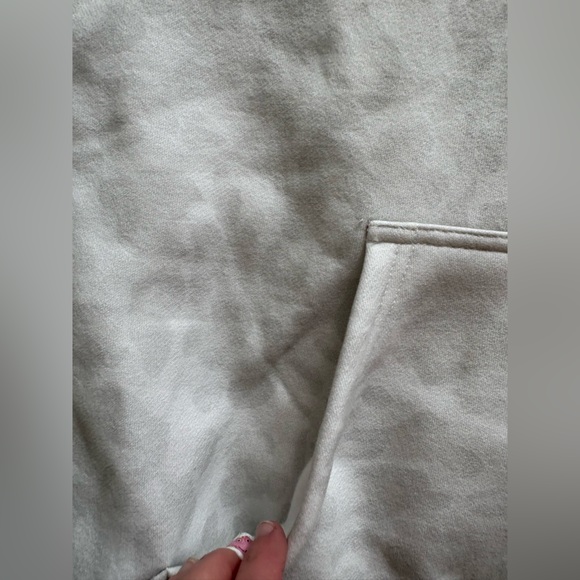 Comfrt Minimalist Snow Leopard Hoodie - Picture 3 of 6